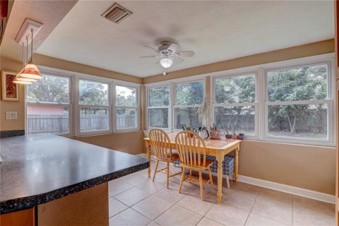House in Saint Petersburg, Florida 3 bedrooms, 128.95 sq.m. № 1899988 - photo 15