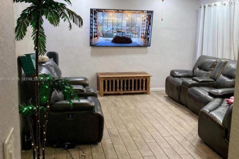 Villa ou maison à vendre à Miami, Floride: 4 chambres, 157.75 m2 № 2153266 - photo 3