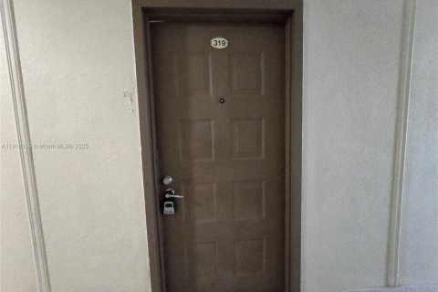 Condo in Hialeah, Florida, 1 bedroom № 2082423 - photo 19