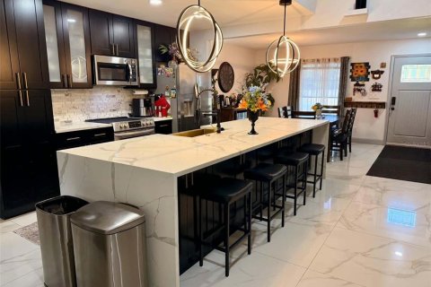 Villa ou maison à louer à Valrico, Floride: 4 chambres, 180.79 m2 № 2426861 - photo 3
