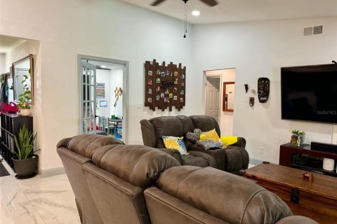 Villa ou maison à louer à Valrico, Floride: 4 chambres, 180.79 m2 № 2426861 - photo 9