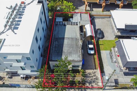 House in Miami, Florida 3 bedrooms, 135.27 sq.m. № 1984845 - photo 1