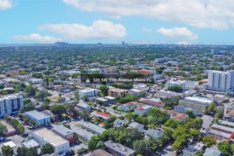 House in Miami, Florida 3 bedrooms, 135.27 sq.m. № 1984845 - photo 4