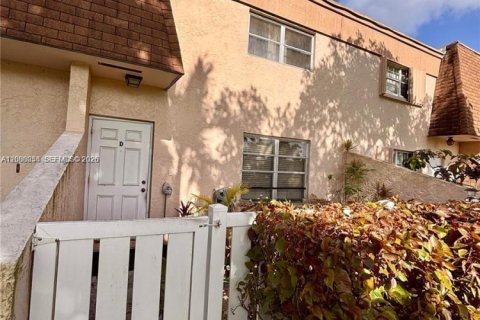 Townhouse in Margate, Florida 3 bedrooms, 130.06 sq.m. № 2170126