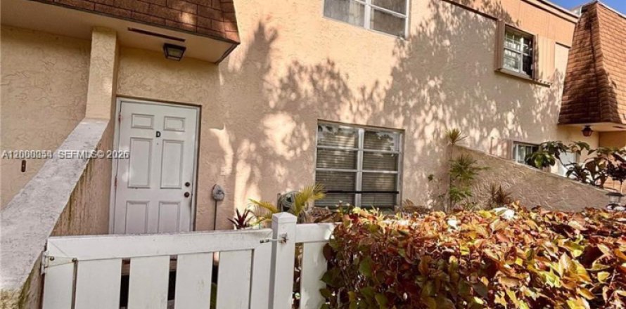 Townhouse in Margate, Florida 3 bedrooms, 130.06 sq.m. № 2170126