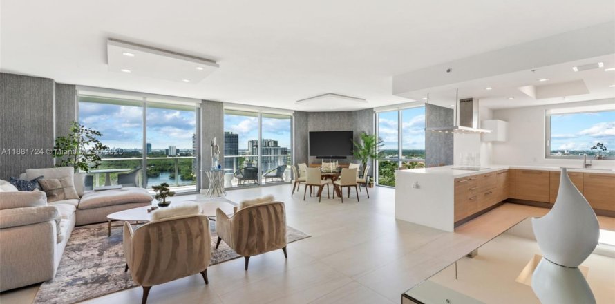 Condo à North Miami Beach, Floride, 3 chambres  № 1924886