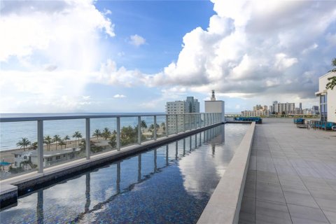 Condo in Hollywood, Florida, 1 bedroom № 2081995 - photo 18