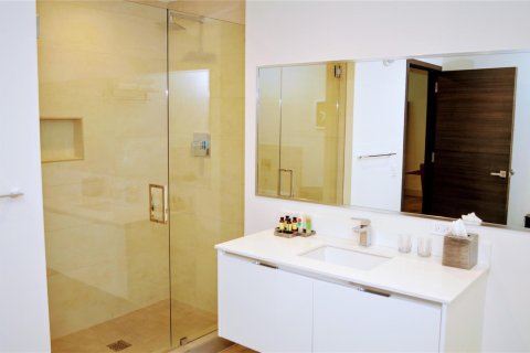 Condo in Hollywood, Florida, 1 bedroom № 2081995 - photo 13