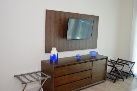 Condo in Hollywood, Florida, 1 bedroom № 2081995 - photo 15