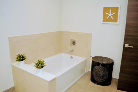 Condo in Hollywood, Florida, 1 bedroom № 2081995 - photo 11