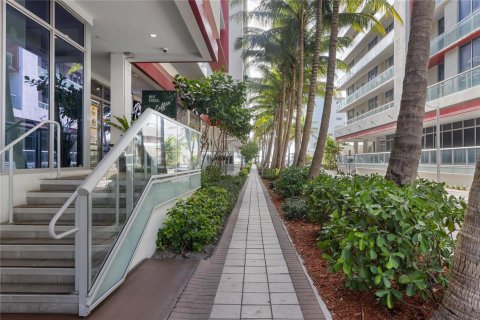 Condo in Hollywood, Florida, 1 bedroom № 2081995 - photo 23