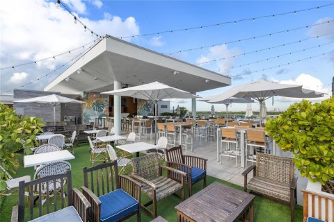 Condo in Hollywood, Florida, 1 bedroom № 2081995 - photo 16
