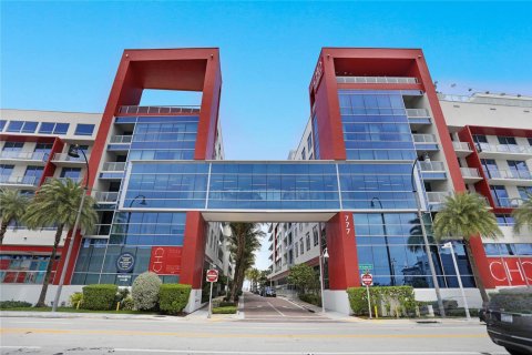 Condo in Hollywood, Florida, 1 bedroom № 2081995 - photo 2