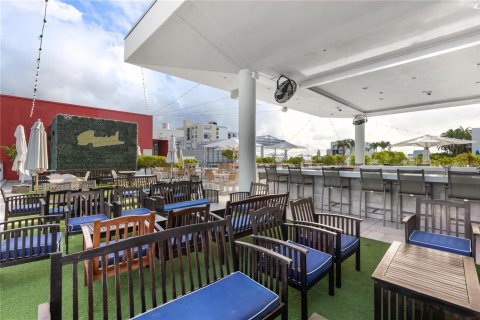 Condo in Hollywood, Florida, 1 bedroom № 2081995 - photo 19