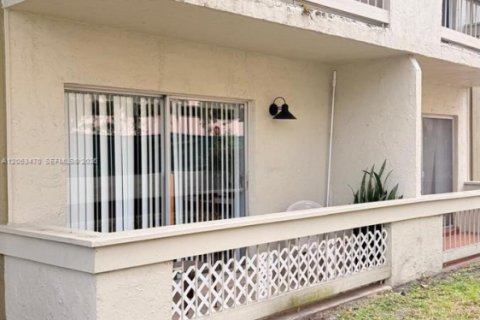 Copropriété à louer à Miami, Floride: 1 chambre, 60.29 m2 № 2168252 - photo 11