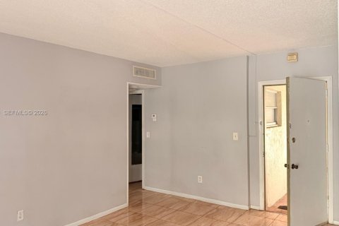 Copropriété à louer à Miami, Floride: 1 chambre, 60.29 m2 № 2168252 - photo 12