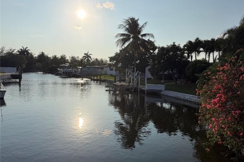 Casa en venta en Dania Beach, Florida, 3 dormitorios, 212.19 m2 № 2387978 - foto 4