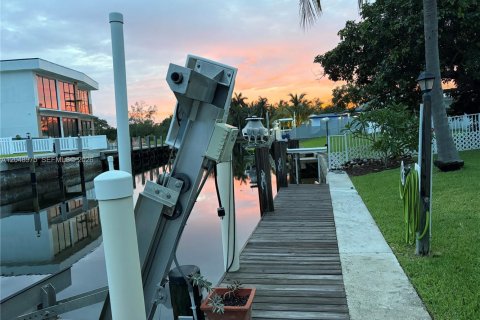 Casa en venta en Dania Beach, Florida, 3 dormitorios, 212.19 m2 № 2387978 - foto 17