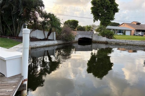 Casa en venta en Dania Beach, Florida, 3 dormitorios, 212.19 m2 № 2387978 - foto 7