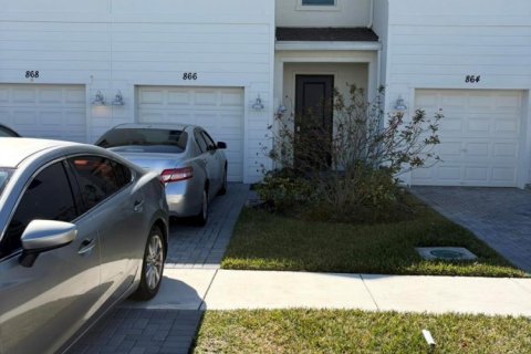 Townhouse in Port St. Lucie, Florida 3 bedrooms, 151.9 sq.m. № 2084154