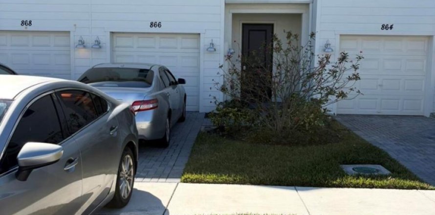 Townhouse in Port St. Lucie, Florida 3 bedrooms, 151.9 sq.m. № 2084154