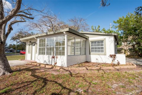 Casa en Pinellas Park, Florida 4 dormitorios, 96.9 m2 № 2122690