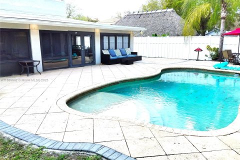 House in Cooper City, Florida 4 bedrooms, 209.87 sq.m. № 1938924 - photo 26
