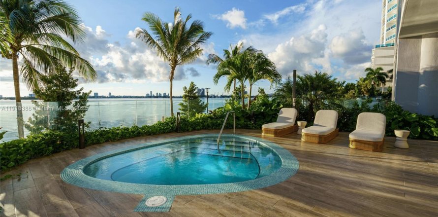 Condo à Miami, Floride, 3 chambres  № 1974363