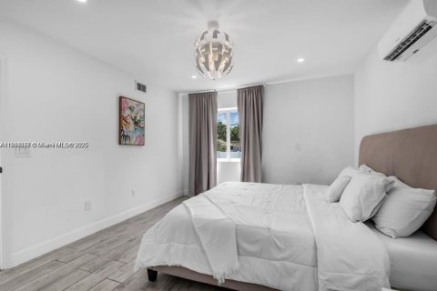 Villa ou maison à louer à El Portal, Floride: 5 chambres, 229 m2 № 1954913 - photo 4