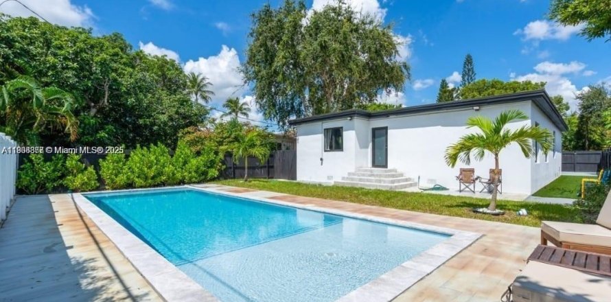 Villa ou maison à El Portal, Floride 5 chambres, 229 m2 № 1954913