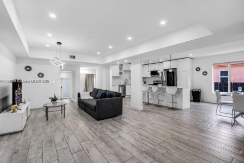 Villa ou maison à louer à El Portal, Floride: 5 chambres, 229 m2 № 1954913 - photo 2