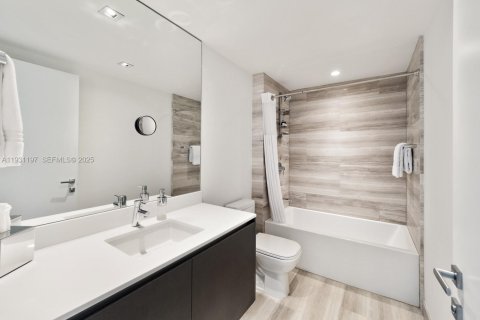 Condominio en alquiler en Miami, Florida, 2 dormitorios, 106.65 m2 № 2076946 - foto 14