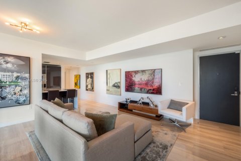 Condominio en alquiler en Miami, Florida, 2 dormitorios, 106.65 m2 № 2076946 - foto 2
