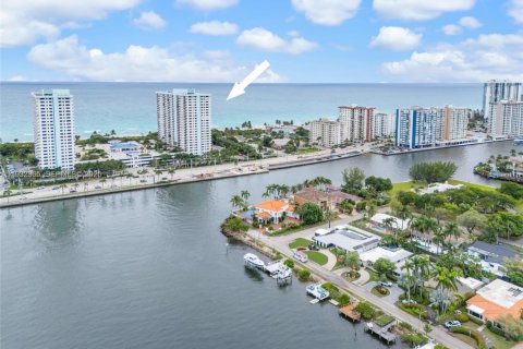 Condo in Hollywood, Florida, 2 bedrooms  № 1992287 - photo 30