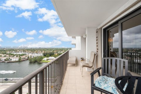 Condo in Hollywood, Florida, 2 bedrooms  № 1992287 - photo 3