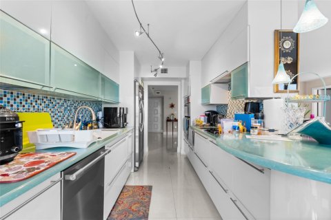 Condo in Hollywood, Florida, 2 bedrooms  № 1992287 - photo 12