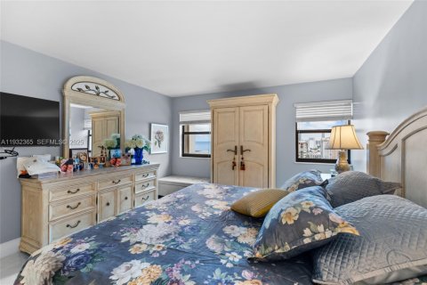 Condo in Hollywood, Florida, 2 bedrooms  № 1992287 - photo 15