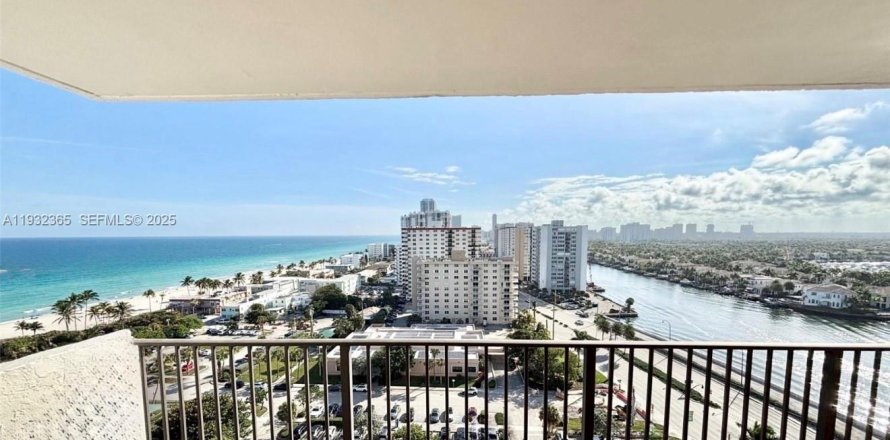 Condo in Hollywood, Florida, 2 bedrooms  № 1992287
