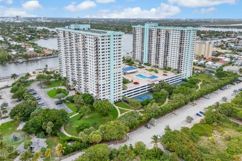 Condo in Hollywood, Florida, 2 bedrooms  № 1992287 - photo 26