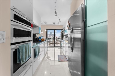 Condo in Hollywood, Florida, 2 bedrooms  № 1992287 - photo 13