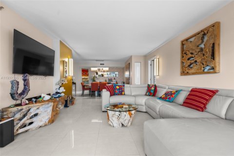 Condo in Hollywood, Florida, 2 bedrooms  № 1992287 - photo 7