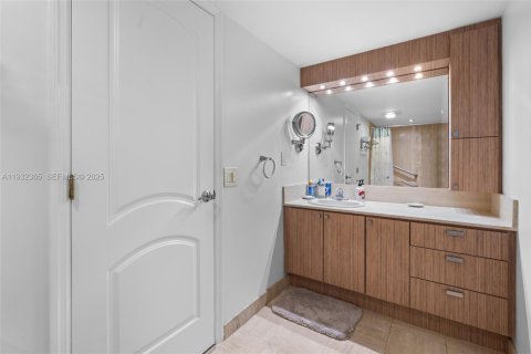 Condo in Hollywood, Florida, 2 bedrooms  № 1992287 - photo 21