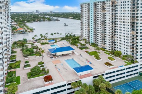 Condo in Hollywood, Florida, 2 bedrooms  № 1992287 - photo 28
