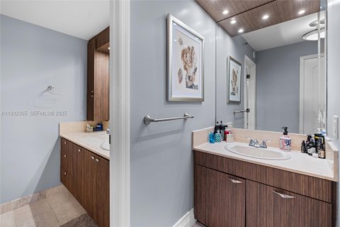 Condo in Hollywood, Florida, 2 bedrooms  № 1992287 - photo 16