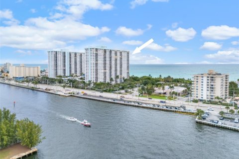 Condo in Hollywood, Florida, 2 bedrooms  № 1992287 - photo 29