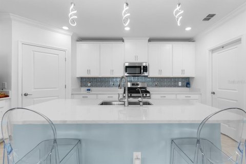 House in Wimauma, Florida 2 bedrooms, 149.94 sq.m. № 1685330 - photo 6