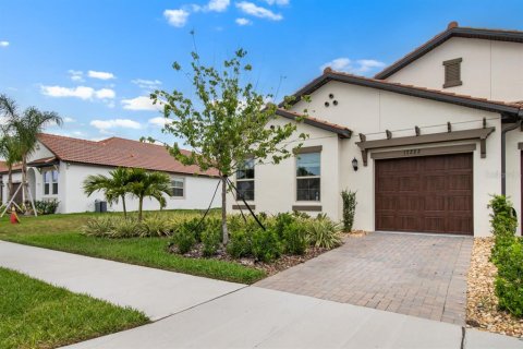 House in Wimauma, Florida 2 bedrooms, 149.94 sq.m. № 1685330 - photo 2