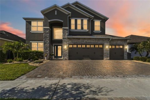 House in Orlando, Florida 5 bedrooms, 354.79 sq.m. № 2095819