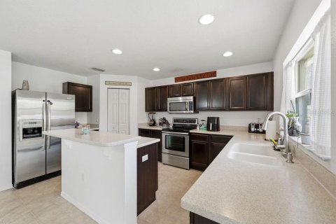 House in Riverview, Florida 3 bedrooms, 178.37 sq.m. № 2217777 - photo 5
