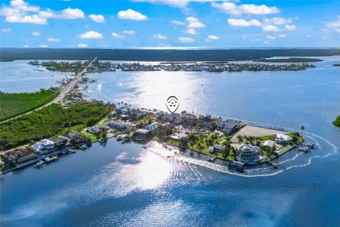 Villa ou maison à vendre à Matlacha, Floride: 3 chambres, 302.58 m2 № 2142950 - photo 4